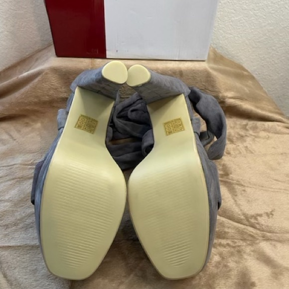 Style Shoes TWP8 Grey Suede Lace Up Heels - Picture 2 of 3